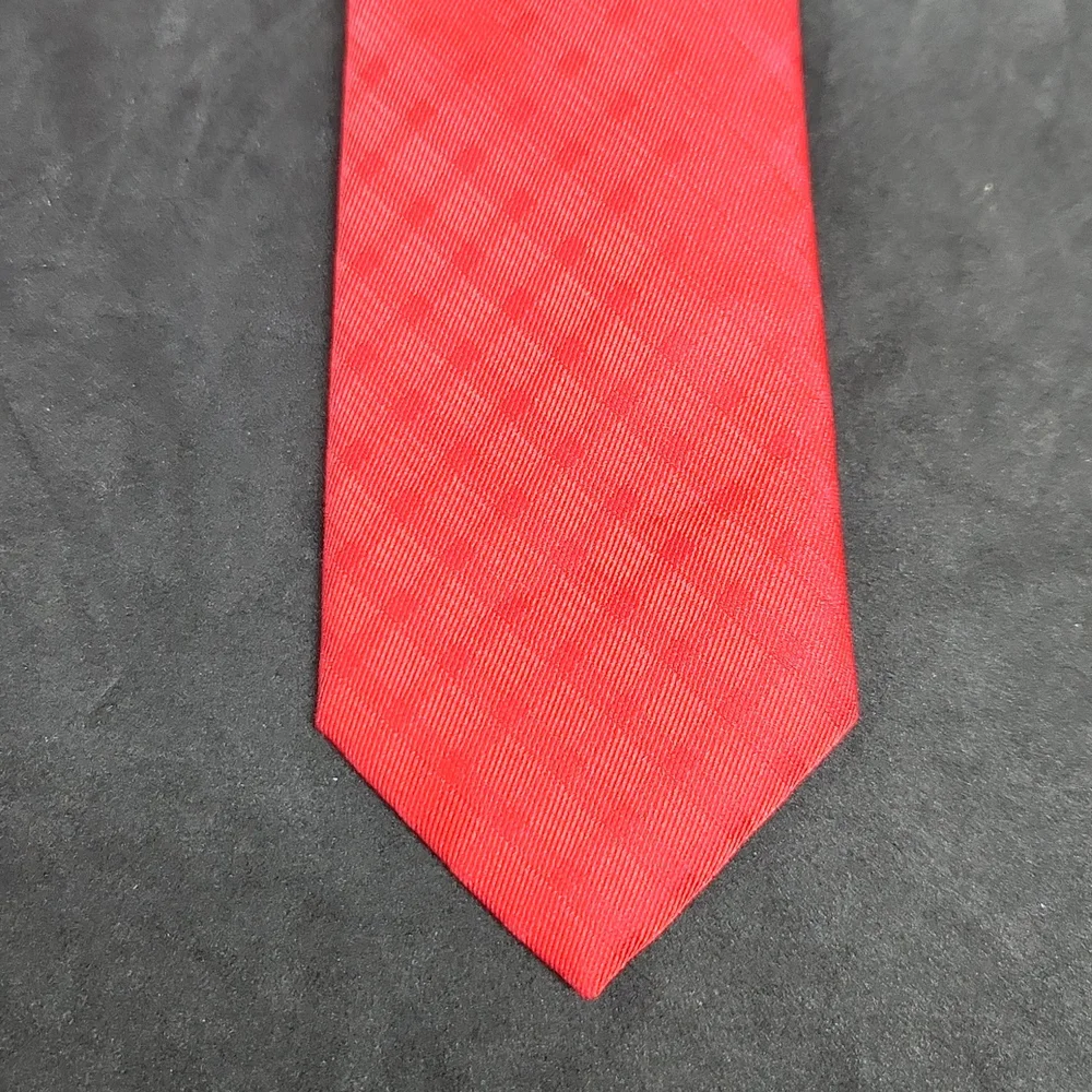 Chaps red cross hatch polyester tie